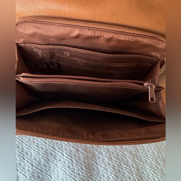 Fossil handbag purse. Soft brown leather. Zipper closures, zippered front pocket - Picture 4 of 12